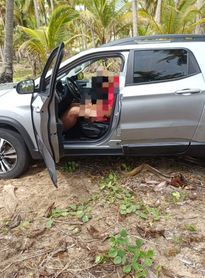 Jovem é encontrado morto com tiro na cabeça dentro de carro na Praia da Sereia