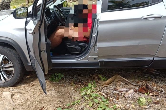 Jovem é encontrado morto com tiro na cabeça dentro de carro na Praia da Sereia