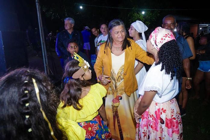 Prefeita Tia Júlia comparece à festa no Quilombo Tabacaria e celebra início de pesquisa para processo de tombamento do local