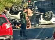 Motorista fica ferido após carro capotar na BR-316, em Satuba