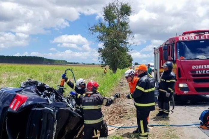 Colisão entre carro e carreta deixa um morto e três feridos na BR-316
