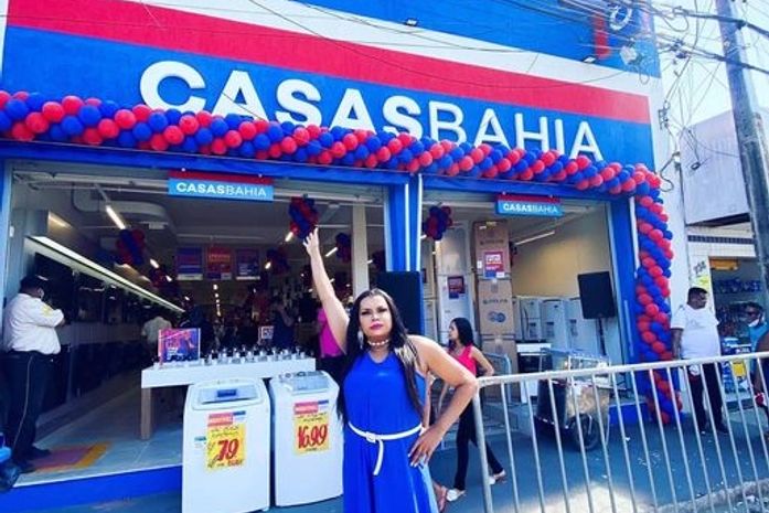 Ela é a nova garota propaganda da Casas Bahia, em Coruripe. O nome dela é Sophia Braz.