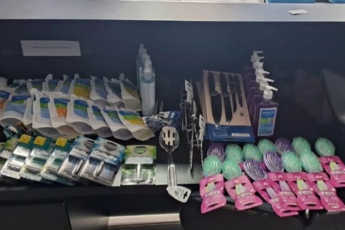 Mulheres são presas após serem flagradas furtando produtos em supermercado
