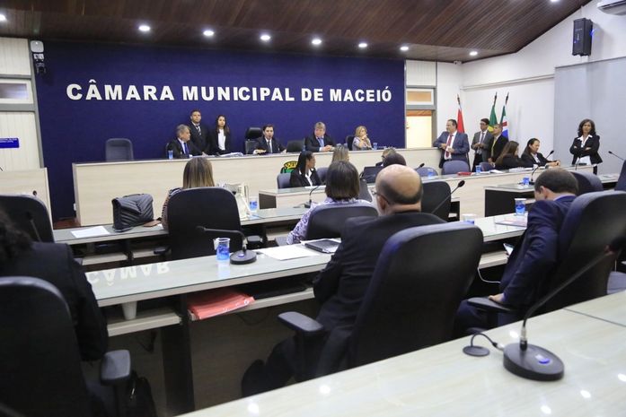 Vereadores aprovam mensagens do Executivo que beneficiam integrantes da Procuradoria Geral