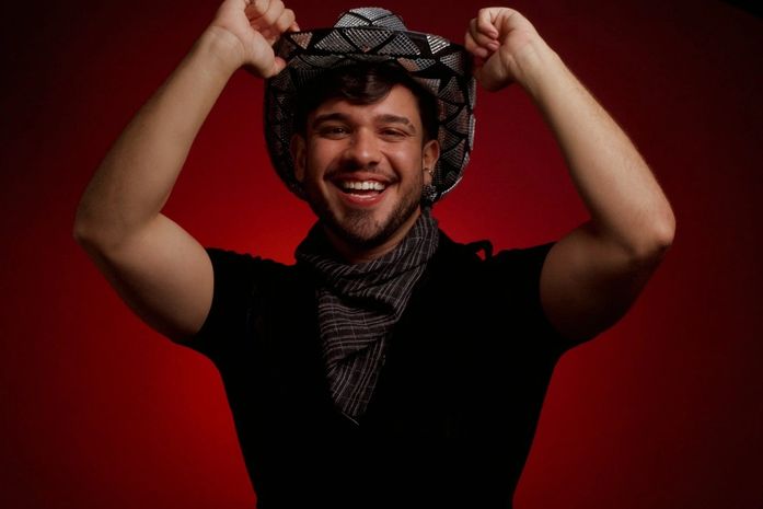 Cantor Matheus Fonttes estreia show de forró em Maceió