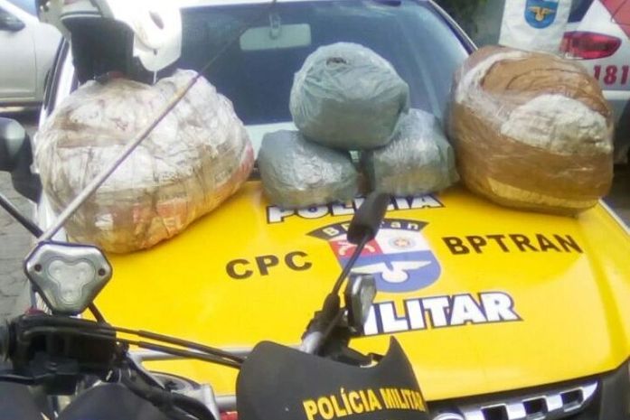 Militares apreendem 15 kg de maconha em terreno baldio