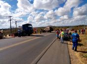Caminhões colidem na entrada de Santana do Ipanema
