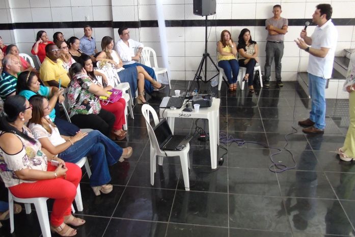 Prefeito Toninho Lins participa de café da manhã com servidores municipais