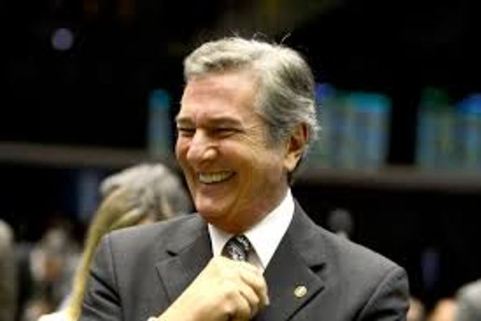Senador Collor ironiza atos contra o presidente Bolsonaro que ocorreram neste sábado