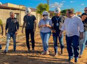 Prefeito Luciano vistoria obras de pavimentação no bairro Nova Esperança