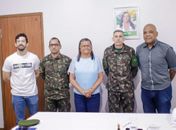 Prefeita Tia Júlia se reúne com representantes do Tiro de Guerra e reafirma apoio à instituição