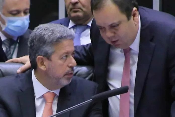Abandonado por Arthur Lira, Elmar Nascimento mantém candidatura