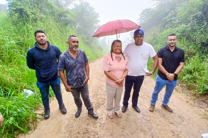 Prefeita anuncia obras de pavimentação e drenagem na “Micro-ondas” após visita ao local