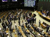 Votação deve ser concluída até a meia noite desta quarta-feira.