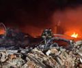 Bombeiros voltam à fábrica que pegou fogo para nova vistoria após madrugada de combate às chamas
