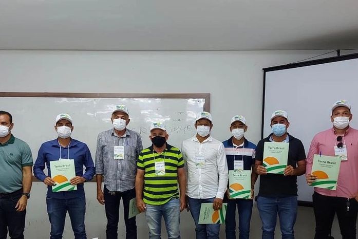 Secretaria de Agricultura de Limoeiro de Anadia participa de palestra do Programa Terra Brasil