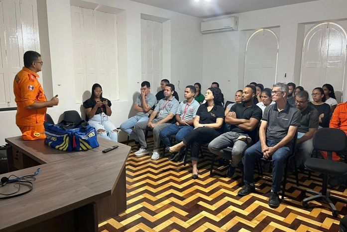 Prefeitura de Penedo e Corpo de Bombeiros promovem treinamento de primeiros socorros e prevenção de incêndios