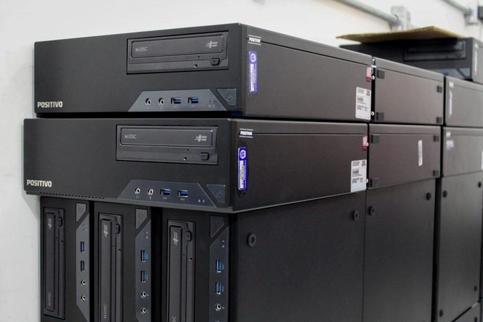 Informatização integral: escolas recebem novos computadores