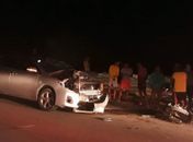 Veículos colidiram frontalmente.