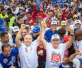 O povo deu o recado: Renan Calheiros reúne multidão na orla de Maceió a uma semana da eleição

