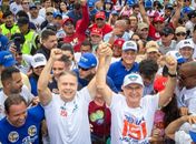O povo deu o recado: Renan Calheiros reúne multidão na orla de Maceió a uma semana da eleição

