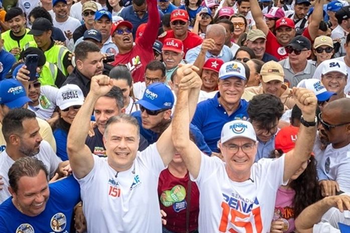 O povo deu o recado: Renan Calheiros reúne multidão na orla de Maceió a uma semana da eleição
