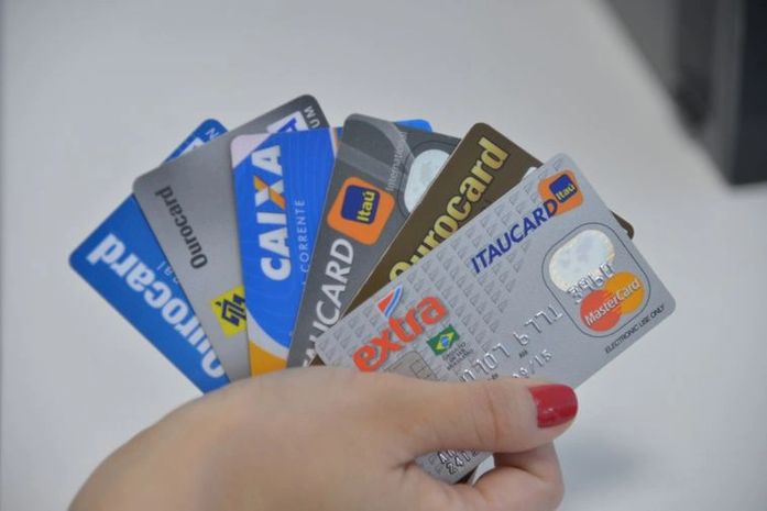 CMN padroniza juros para rotativo do cartão de crédito