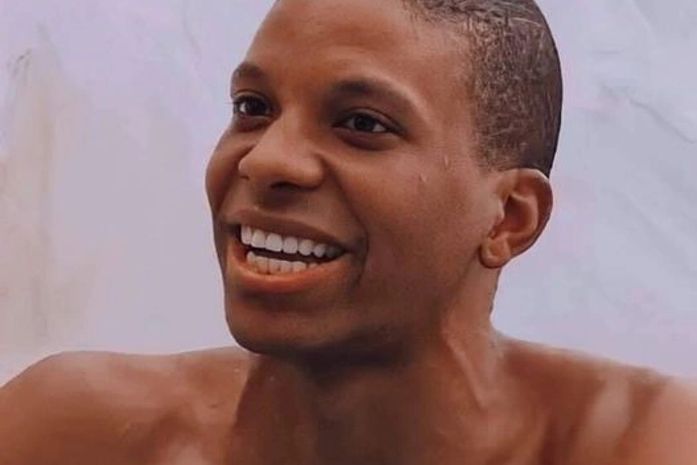 'Não ajuda nada jogar pedras em Lucas,(BBB), ao contrário revela que somos ignorantes e somos dominad@s , intelectualmente pela narrativa d@s branc@s' - afirma Marcelo Gomes.