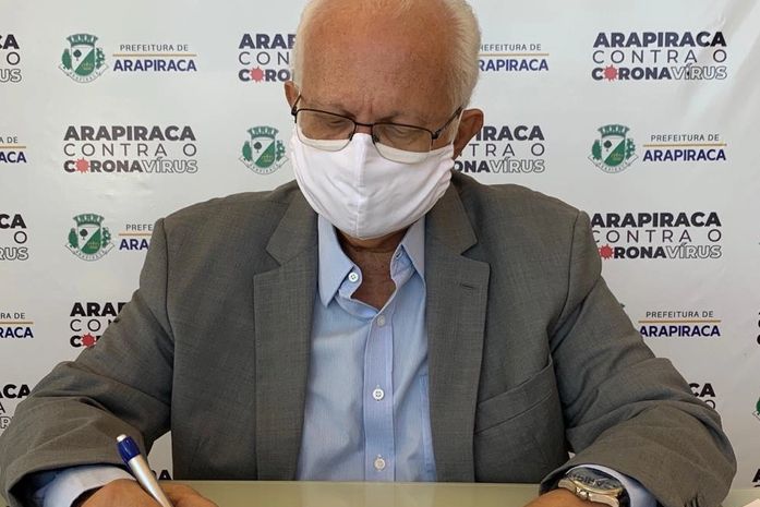 Teófilo encaminha à Câmara projeto de lei que autoriza isenção de multas e juros a contribuintes