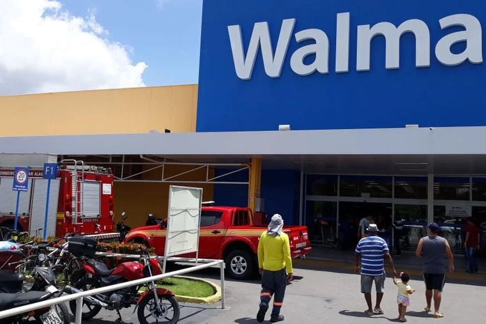 Incêndio atinge loja em supermercado da Gruta