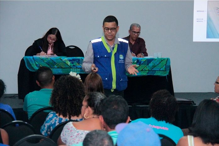 Ambulantes que atuam na orla terão vestimenta padronizada