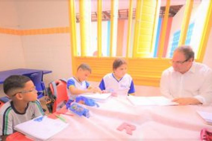 Prefeito Luciano entrega moderna escola e beneficia mais cinco comunidades de Arapiraca