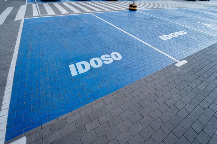 Detran-AL passa a emitir cartão de vaga especial para idoso de forma digital