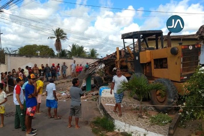 Casa atingida ficou completamente destruída