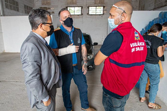Fiscalização recolheu garrafões de água para averiguar qualidade das embalagens