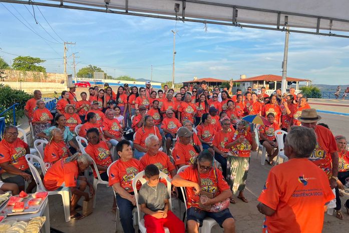 Idosos do SCFV participam de bloco carnavalesco e desfilam pelas ruas de Traipu