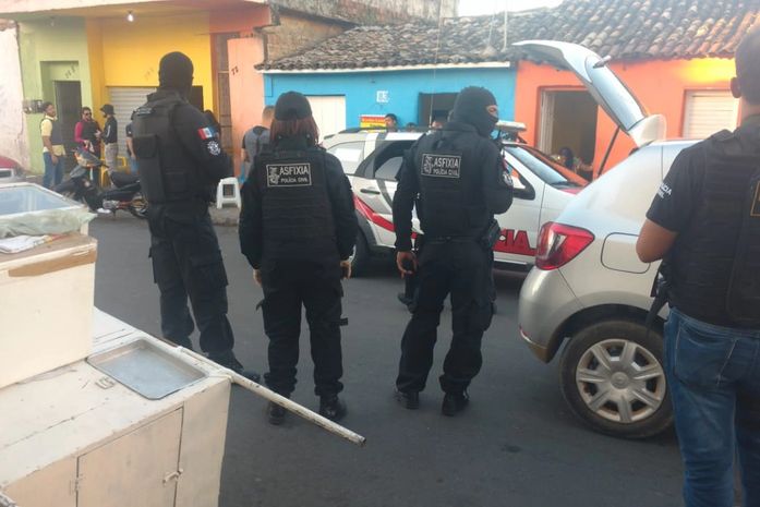 PC prende seis suspeitos de tráfico de drogas e exploração sexual