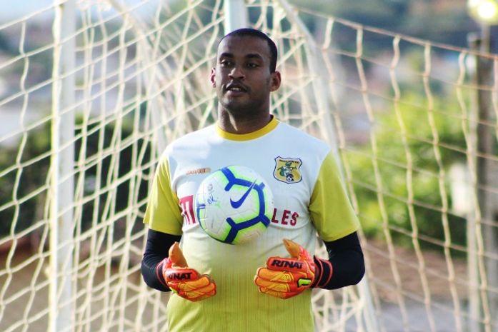 CSE confirma contratação do goleiro Edmar Sucuri