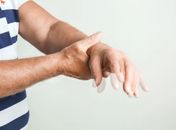 Parkinson: além do tremor, um desafio que exige atenção contínua