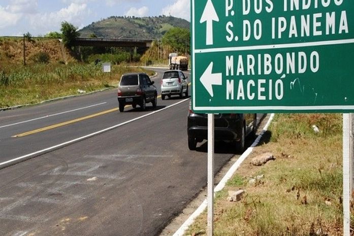 Operário na AL 115, motociclista morre ao ser atropelado por carro em alta velocidade