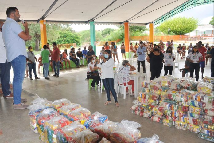 Prefeitura de Piranhas entrega cestas básicas e vale gás para famílias em situação de vulnerabilidade social