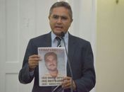 Deputado mostra imagem de caminhoneiro