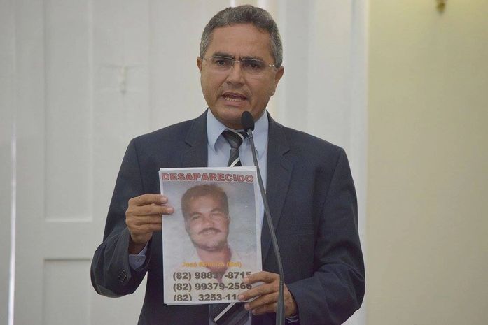 Deputado mostra imagem de caminhoneiro