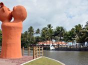 Hotel Jatiúca vai além e revitaliza entorno de escultura gigante no Posto 7