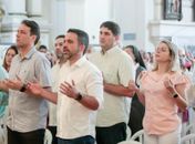 No Dia do Católico, Dudu Ronalsa celebra a fé na procissão de Nossa Senhora dos Prazeres, em Maceió