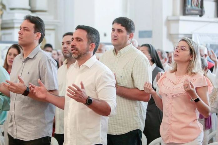 No Dia do Católico, Dudu Ronalsa celebra a fé na procissão de Nossa Senhora dos Prazeres, em Maceió