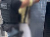 Homem condenado por roubo é preso enquanto trabalhava como pintor na Ponta Verde
