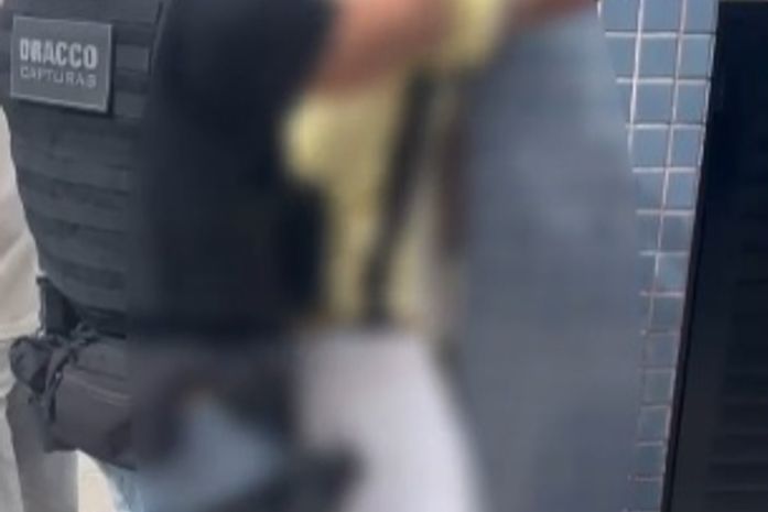 Homem condenado por roubo é preso enquanto trabalhava como pintor na Ponta Verde