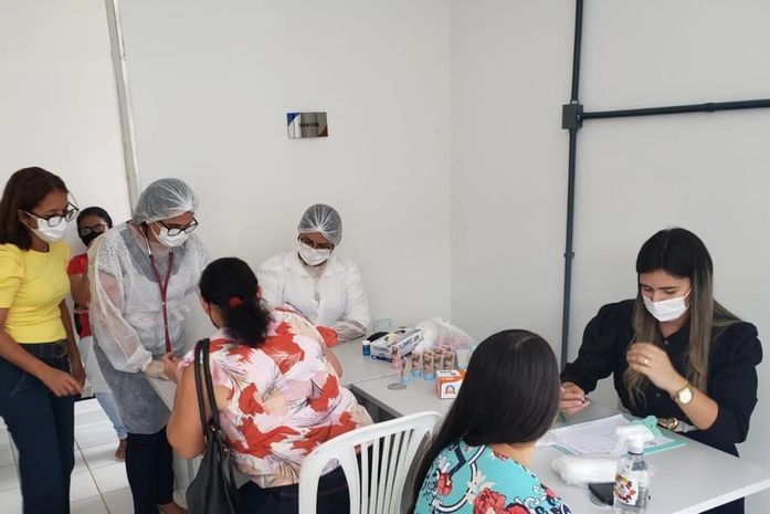 Cuidadores de idosos atendidos pelo Melhor em Casa participam de curso de qualificação em Limoeiro