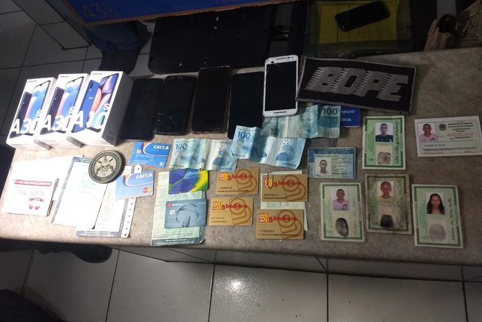 Os suspeitos, quatro homens e uma mulher, integram quadrilha da cidade de Aracaju- SE